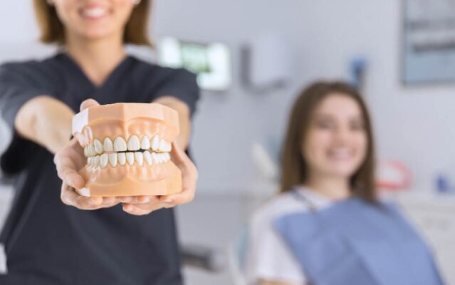 ใครบ้างที่สามารถทำรากฟันเทียมได้ มีฟันหลุด1ซี่หรือมากกว่านั้น กระดูกบริเวณขากรรไกรเจริญเติบโตเต็มที่แล้ว